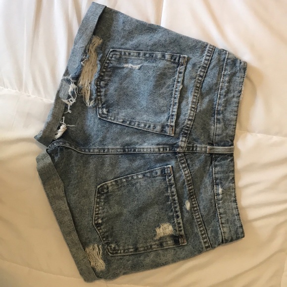Distressed jean shorts, light wash - Picture 3 of 4